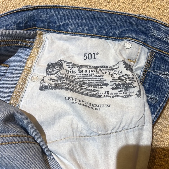 Levi’s W 501 Straight Leg Light Wash - Picture 8 of 9
